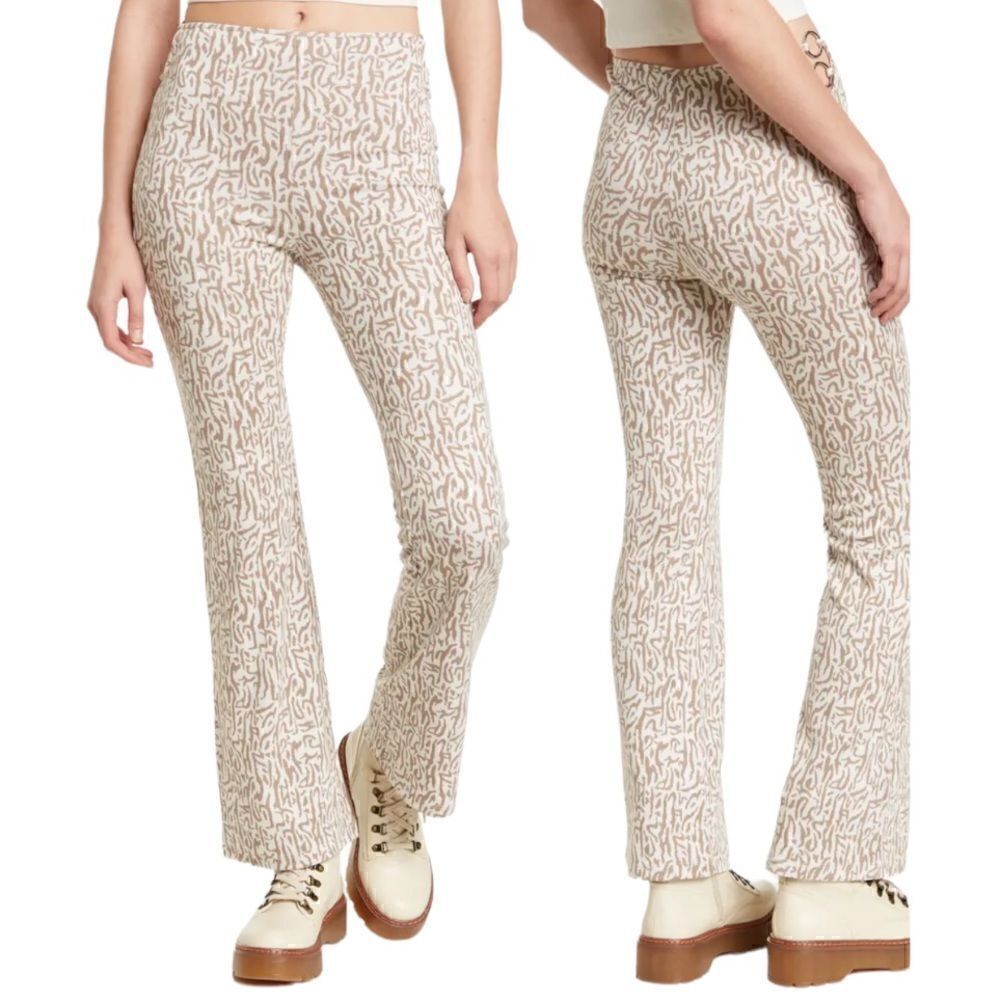 Elodie Flare Jacquard O-Ring Pants in the Size Large